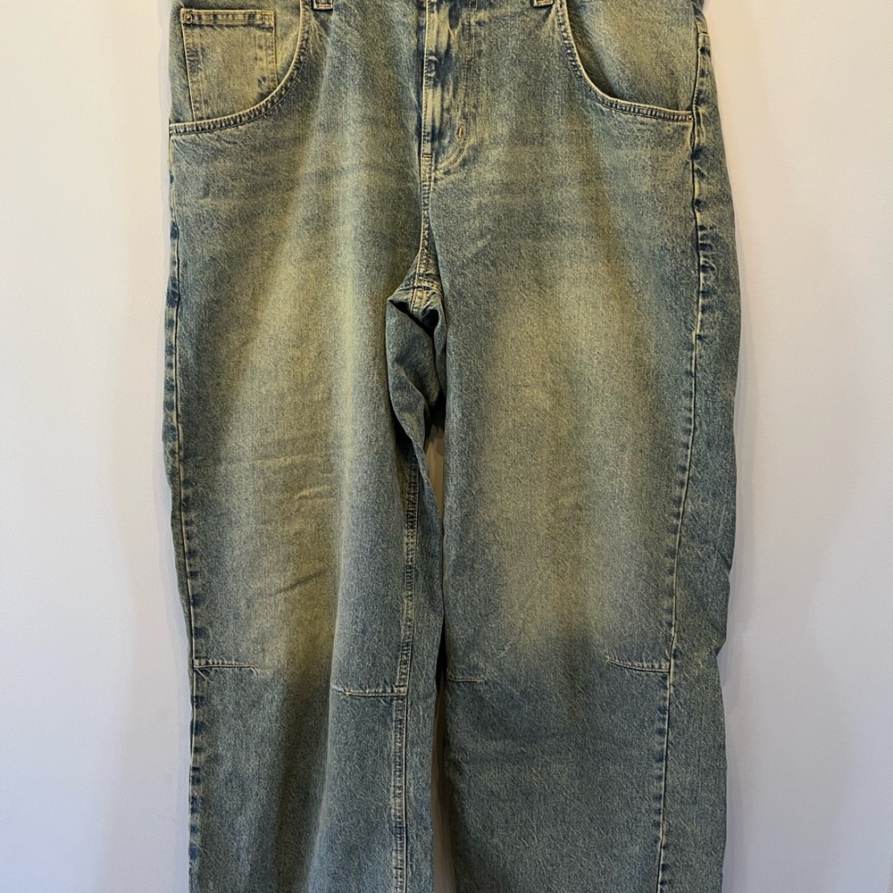 Brand: Your turn. Relaxed Fit Women's Jeans in Light Blue Wash